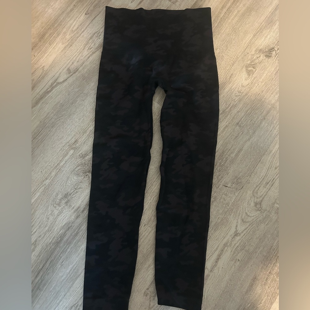 Spanx women’s leggings. Black camouflage.
